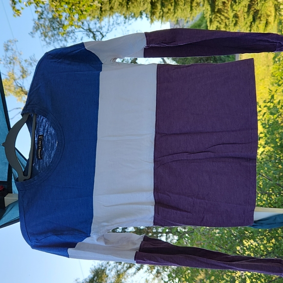 Abercombie n Fitch long sleeve - Picture 2 of 4